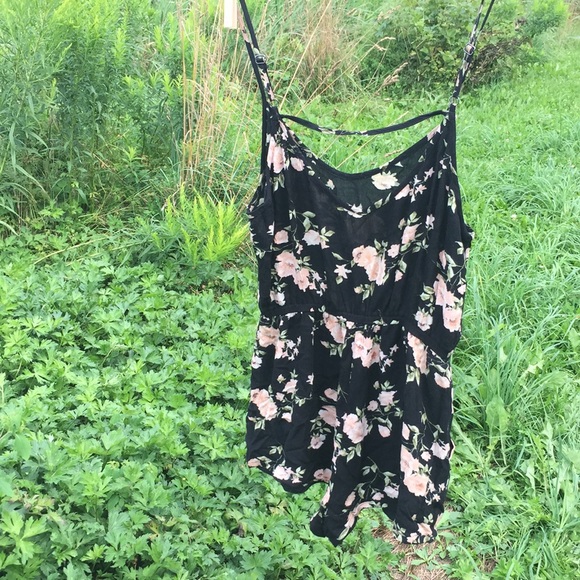 🌸 Forever 21 flower romper 🌸 - Picture 2 of 6